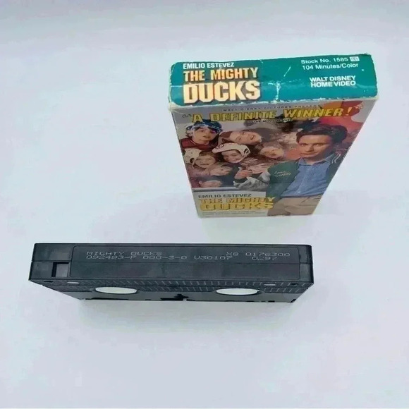 Walt Disney's The Mighty Ducks VHS Tape #1585 - Picture 5 of 5